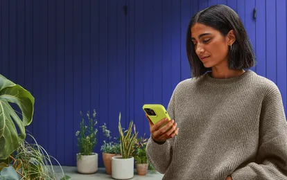 Person completing an identity verification on a smartphone